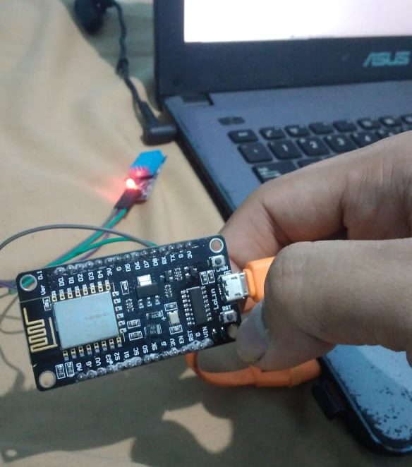 Nodemcu Lolin V.3 + DHT11 dan thingspeak