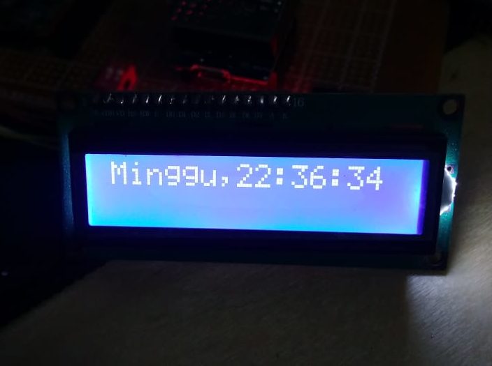 hasil program diatas Wemos D1 mini + LCD NTP Server
